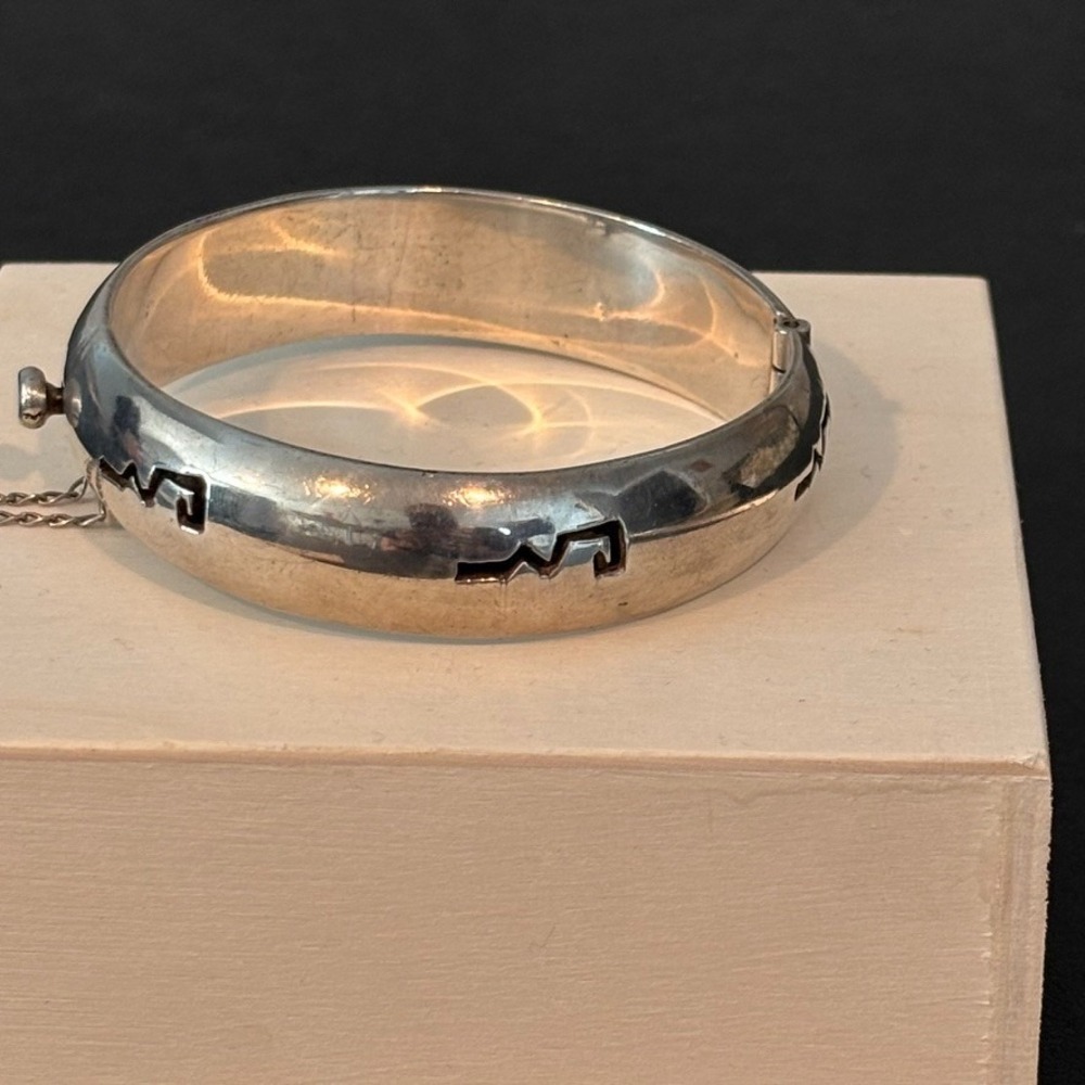 Vintage Taxco Mexico Sterling Silver Signed Shadowbox Bangle Bracelet size 7.25